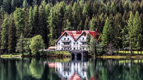 Beautiful House on the Lake