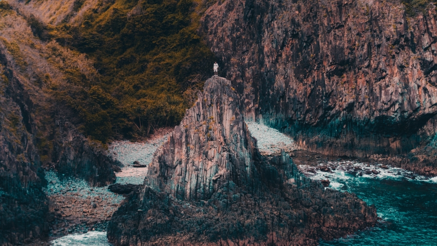 Beautiful Rocks and Water in Sea