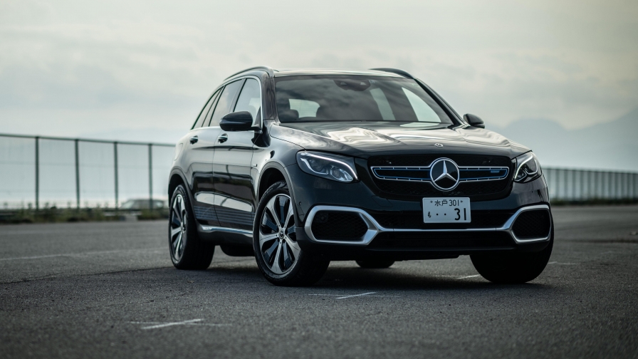 Black Mercedes-Benz GLC F-Cell