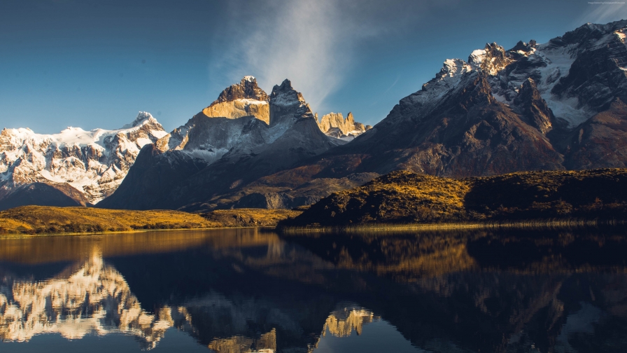 Gray Lake Torres-del-Paine in Chile