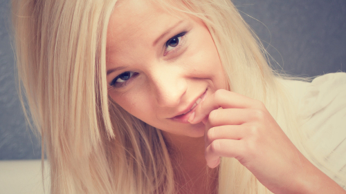 Nicol hot Blonde Girl with Pretty Cute Face