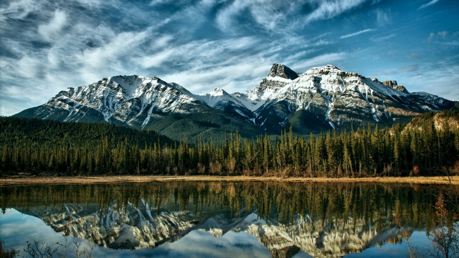 Pure Lake and Snowy Peaks