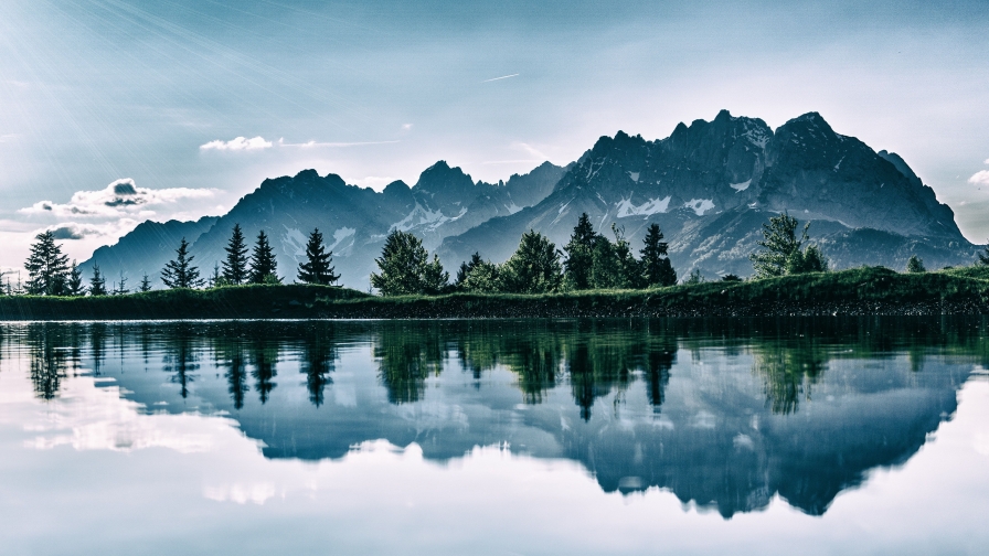 Wonderful Crystal Lake Forest and Mountains