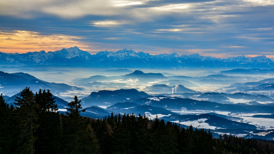 Wonderful Foggy Mountain Valley