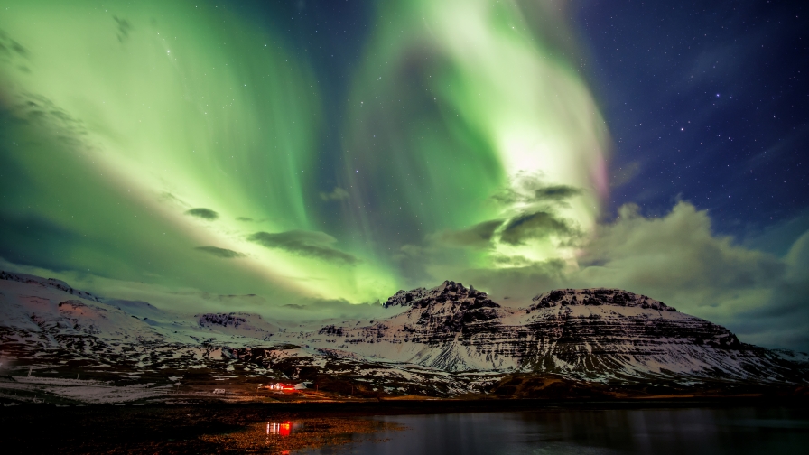 Wonderful Green Northern Lights Lake and Mountains