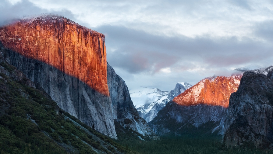 Wonderful Mountains and Peaks in Sunlight