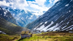 Wonderful Mountains Valley and Single House