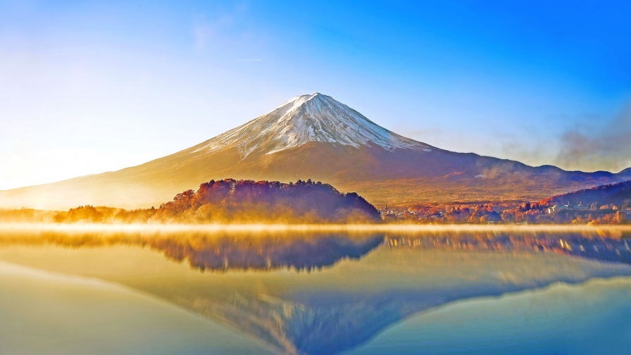 Wonderful Pure Lake and Mountain Peak